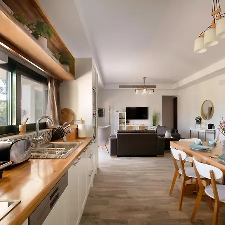 فيلة Heliophos Aitheria