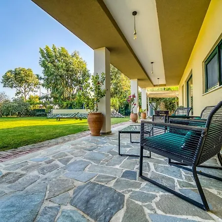 Heliophos Aitheria فيلة