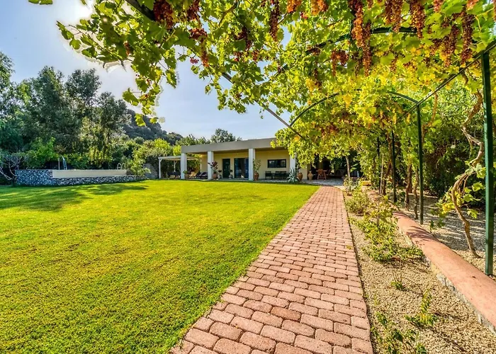 Heliophos Aitheria 빌라