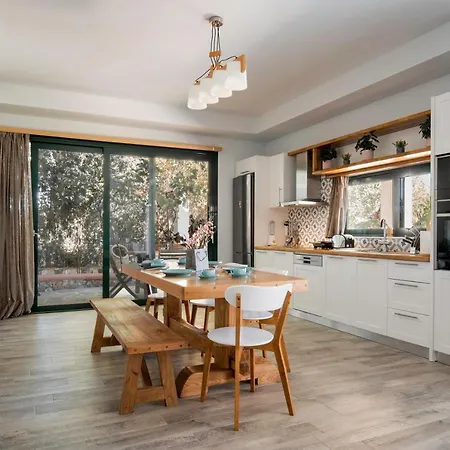 Heliophos Aitheria Villa